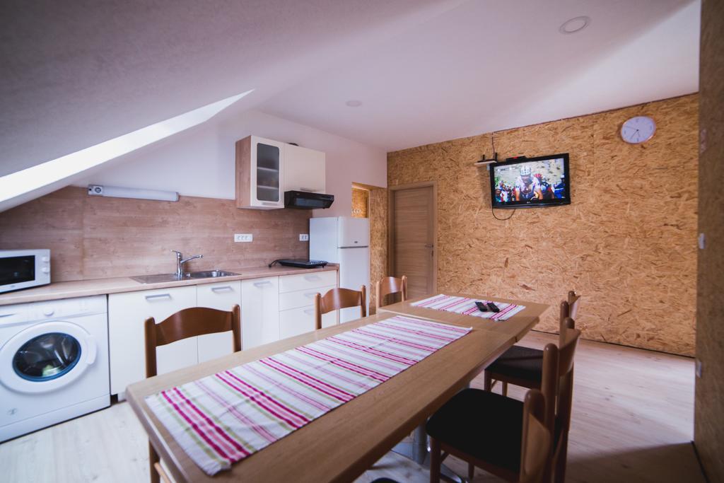 Gorenja Vas  Apartments Pri Bostjanovcu מראה חיצוני תמונה