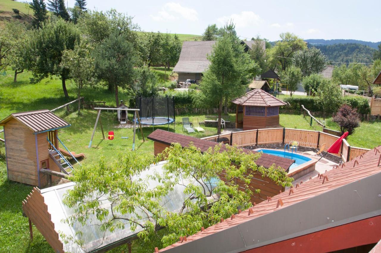 Gorenja Vas  Apartments Pri Bostjanovcu מראה חיצוני תמונה